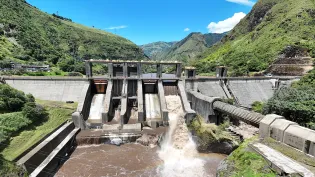 Reparaciones subacuáticas en Agoyán