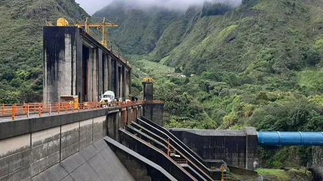 Reparaciones subacuáticas en Agoyán